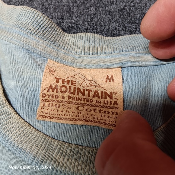 Vintage The Mountain Shirt Adult Medium Blue Grizzly Bears Cubs Robert Apple - Picture 3 of 6